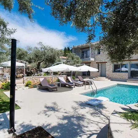 Villa Eratito By Vintage Travel